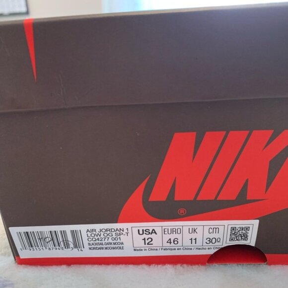 Athletic_Shoes